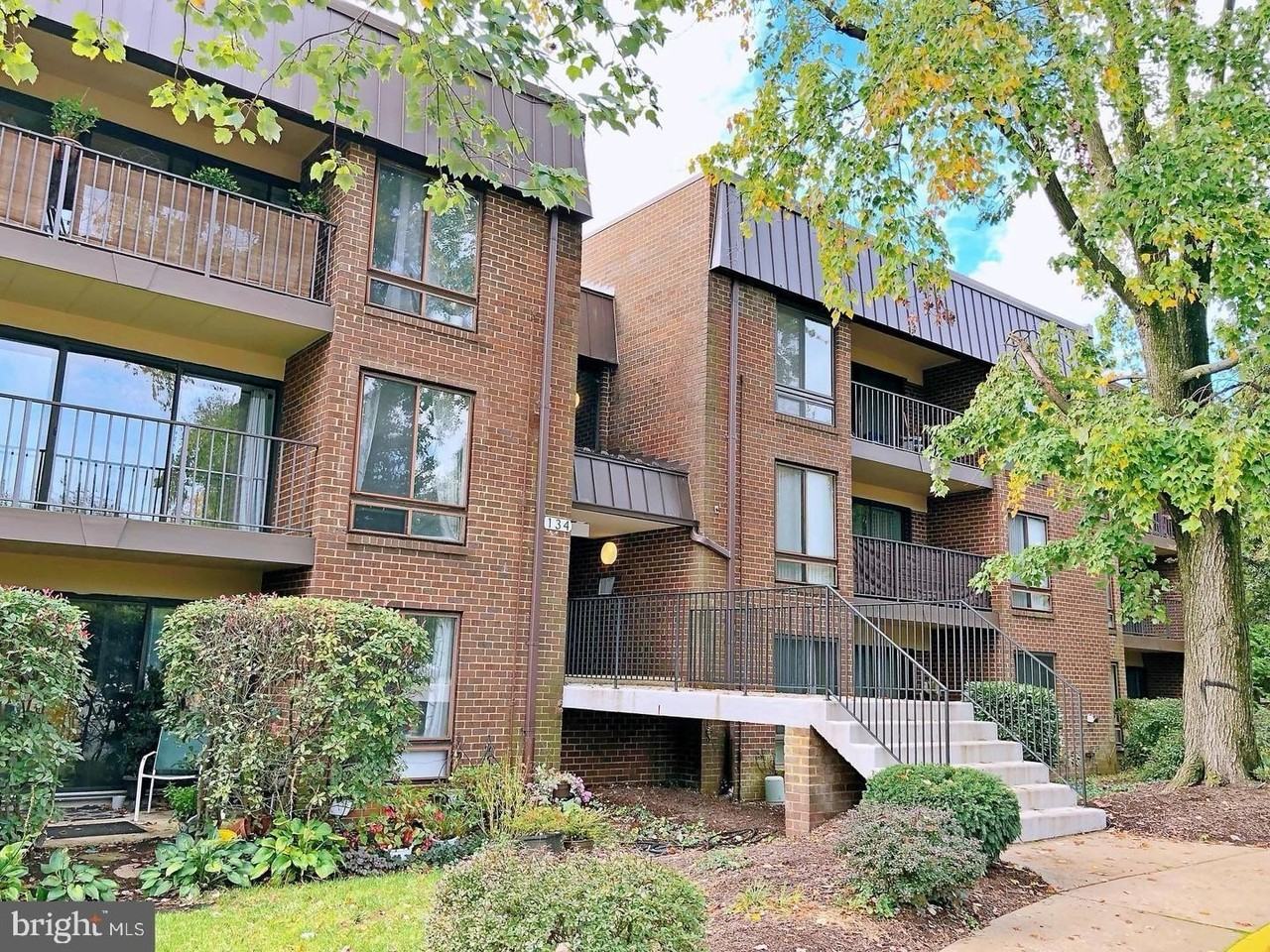 134 Roberts Ln #402