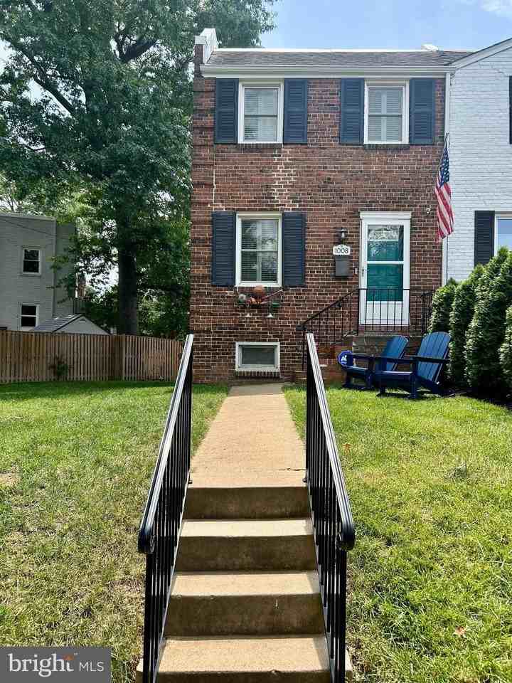 1008 Bashford Ln - Photo 3 of 18
