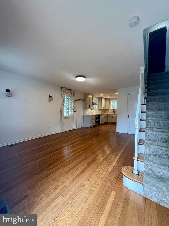 1008 Bashford Ln - Photo 5 of 18