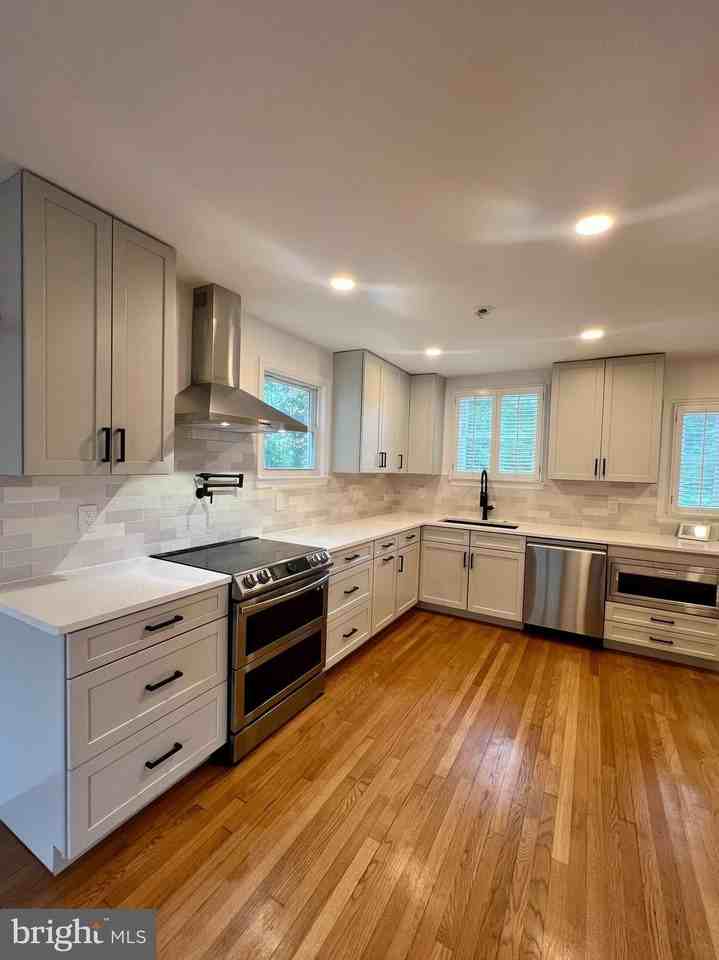 1008 Bashford Ln - Photo 7 of 18