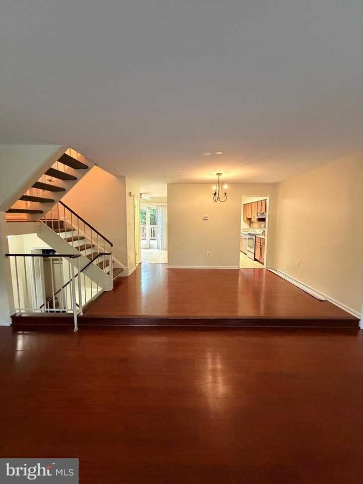 8818 Ridge Hollow Ct - Photo 7 of 32