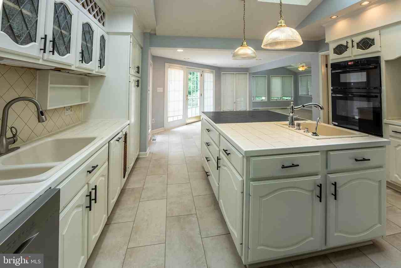 6438 Woodville Dr - Photo 3 of 31