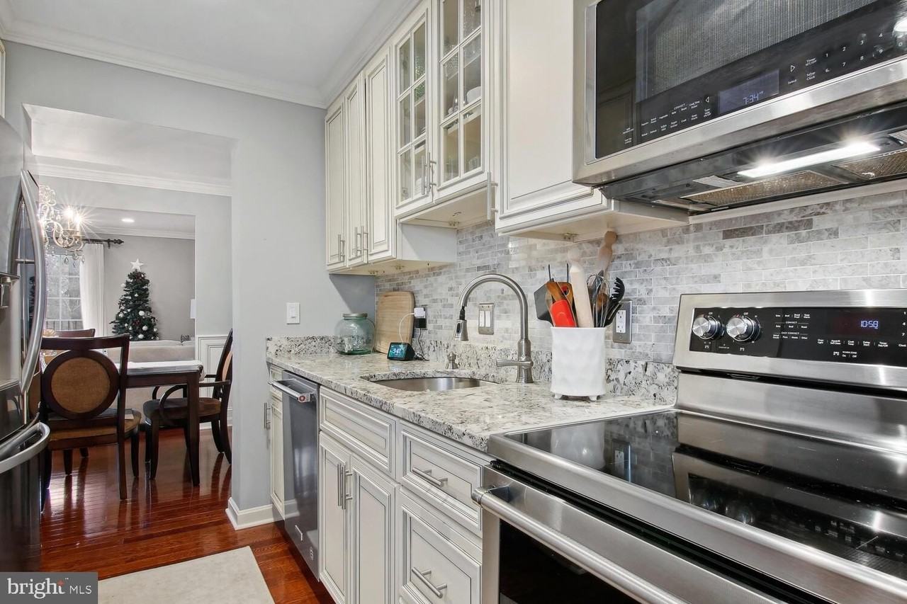 6301 Fenestra Ct #139C - Photo 6 of 23