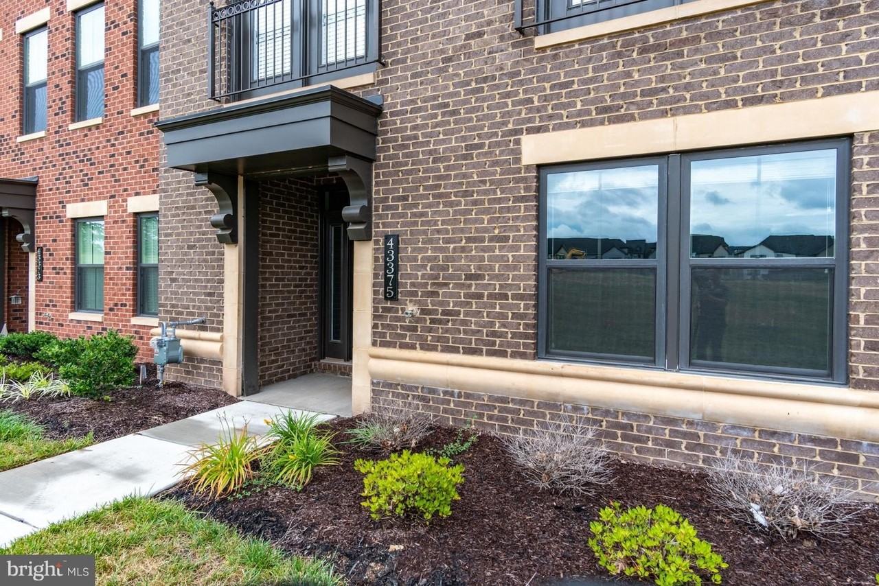 43375 Whitehead Ter - Photo 2 of 32