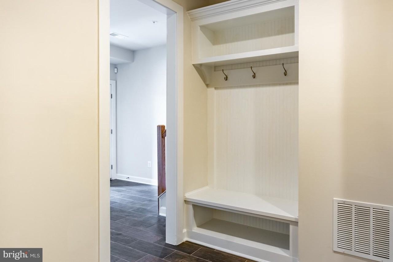 43375 Whitehead Ter - Photo 3 of 32
