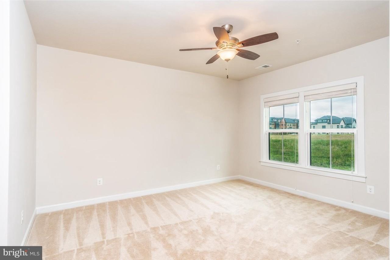43375 Whitehead Ter - Photo 4 of 32