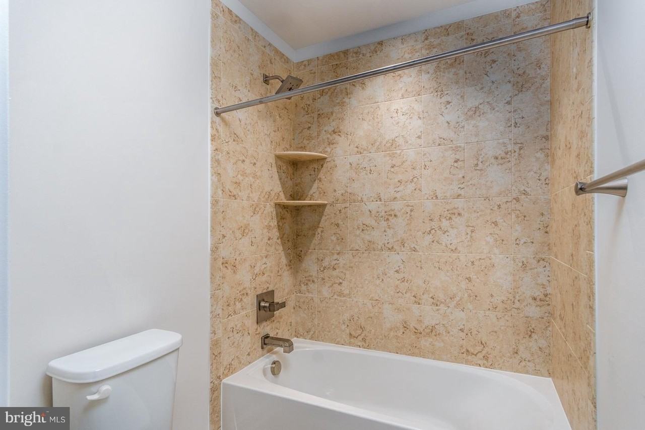 43375 Whitehead Ter - Photo 5 of 32