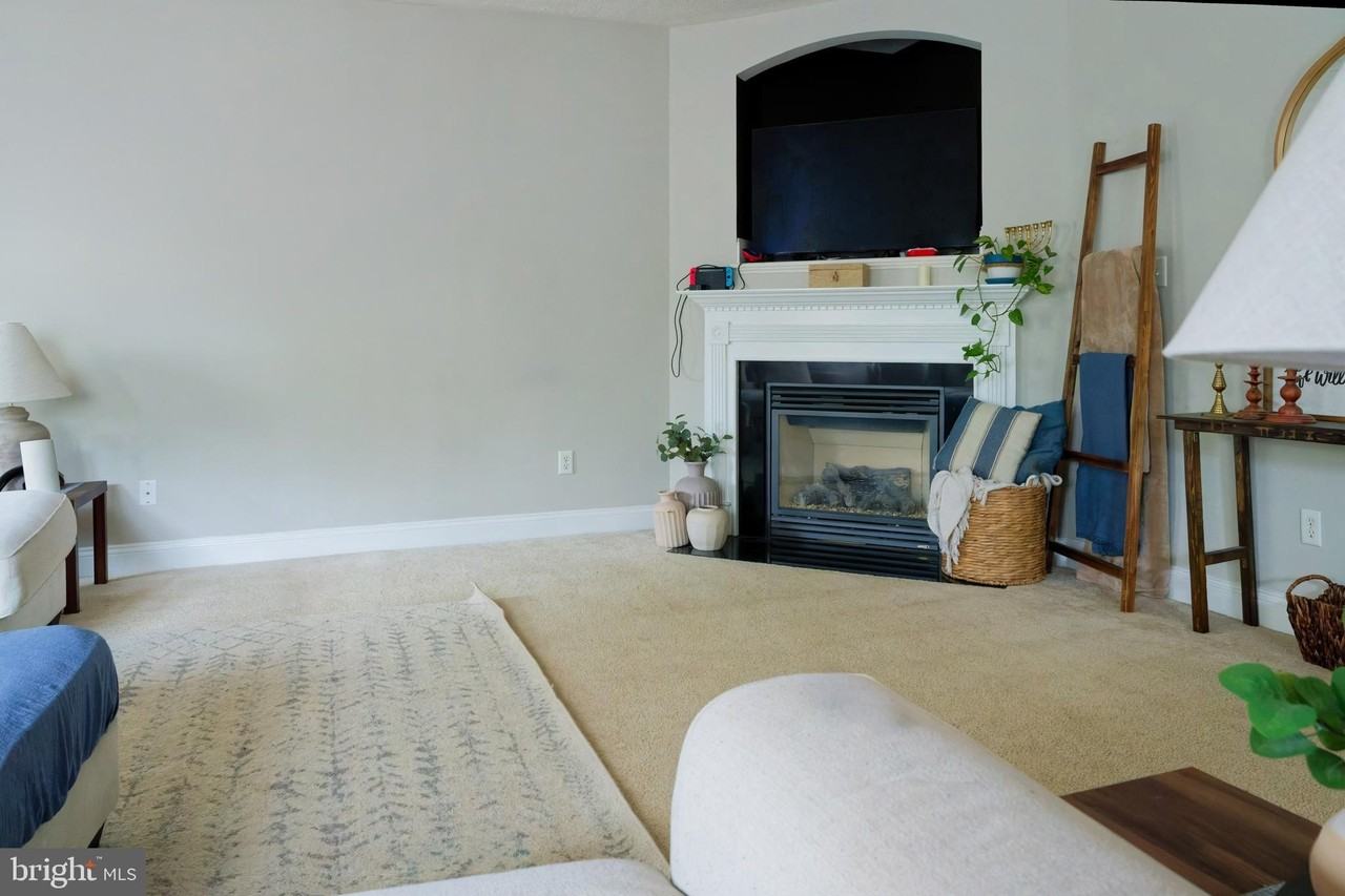 28 Grassland St - Photo 6 of 12