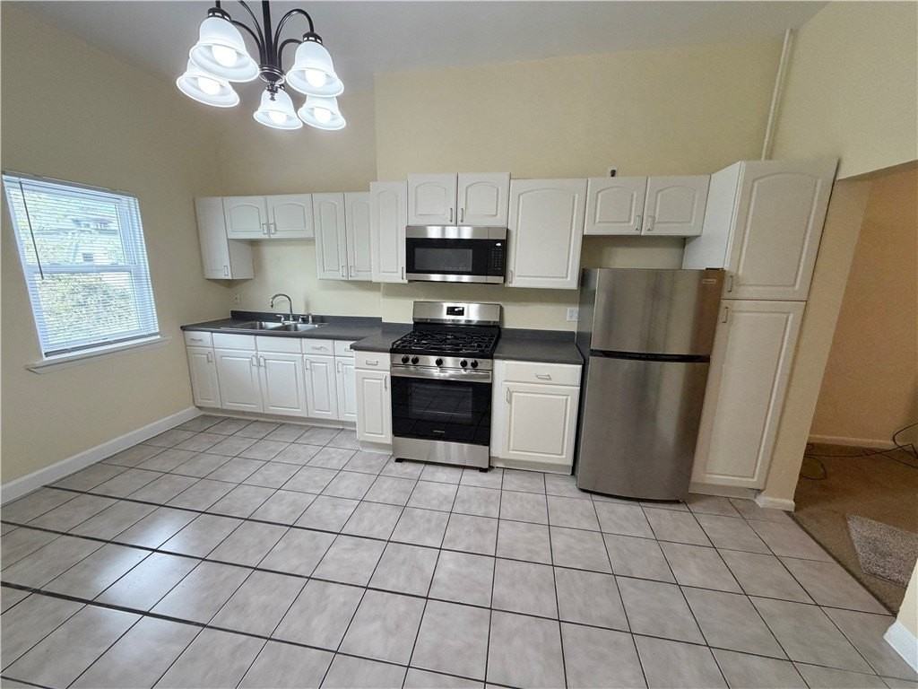 1412 Main St #2 - Photo 5 of 28