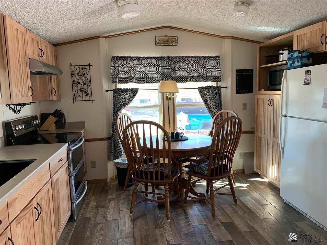 13872 E 47th Dr - Photo 2 of 15