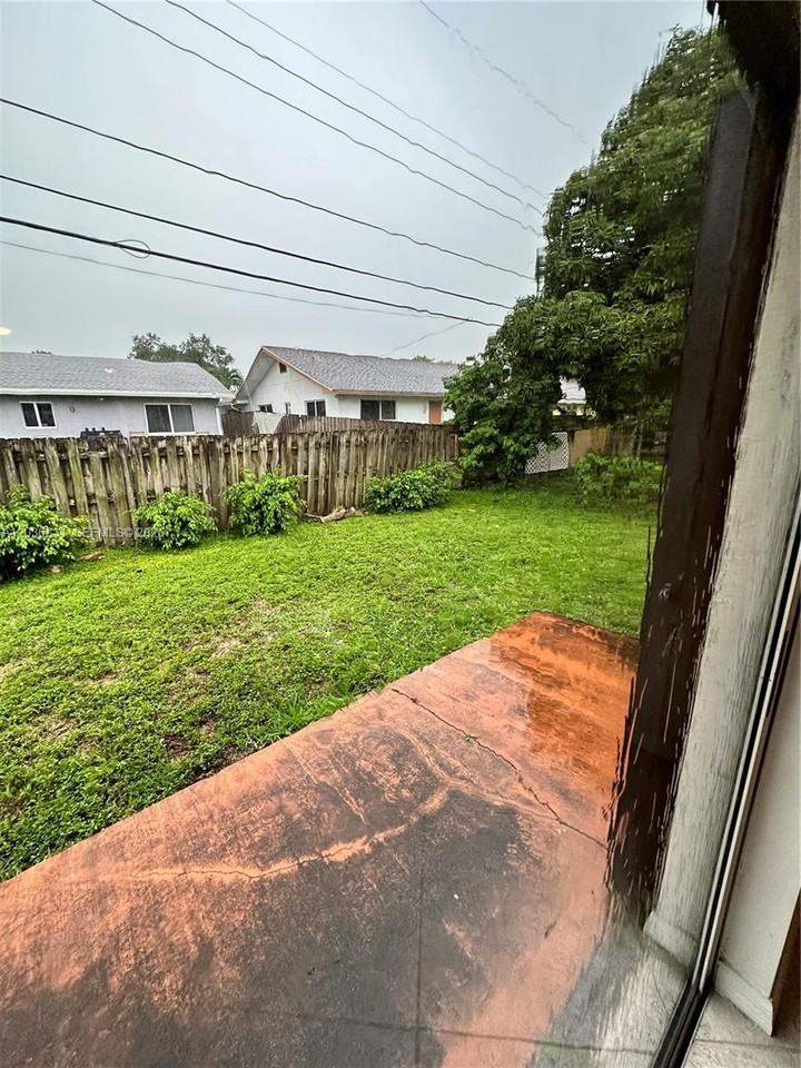 2987 Nw 7th Ct - Photo 2 of 8