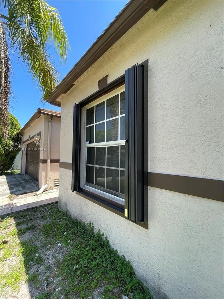 2987 Nw 7th Ct - Photo 4 of 8
