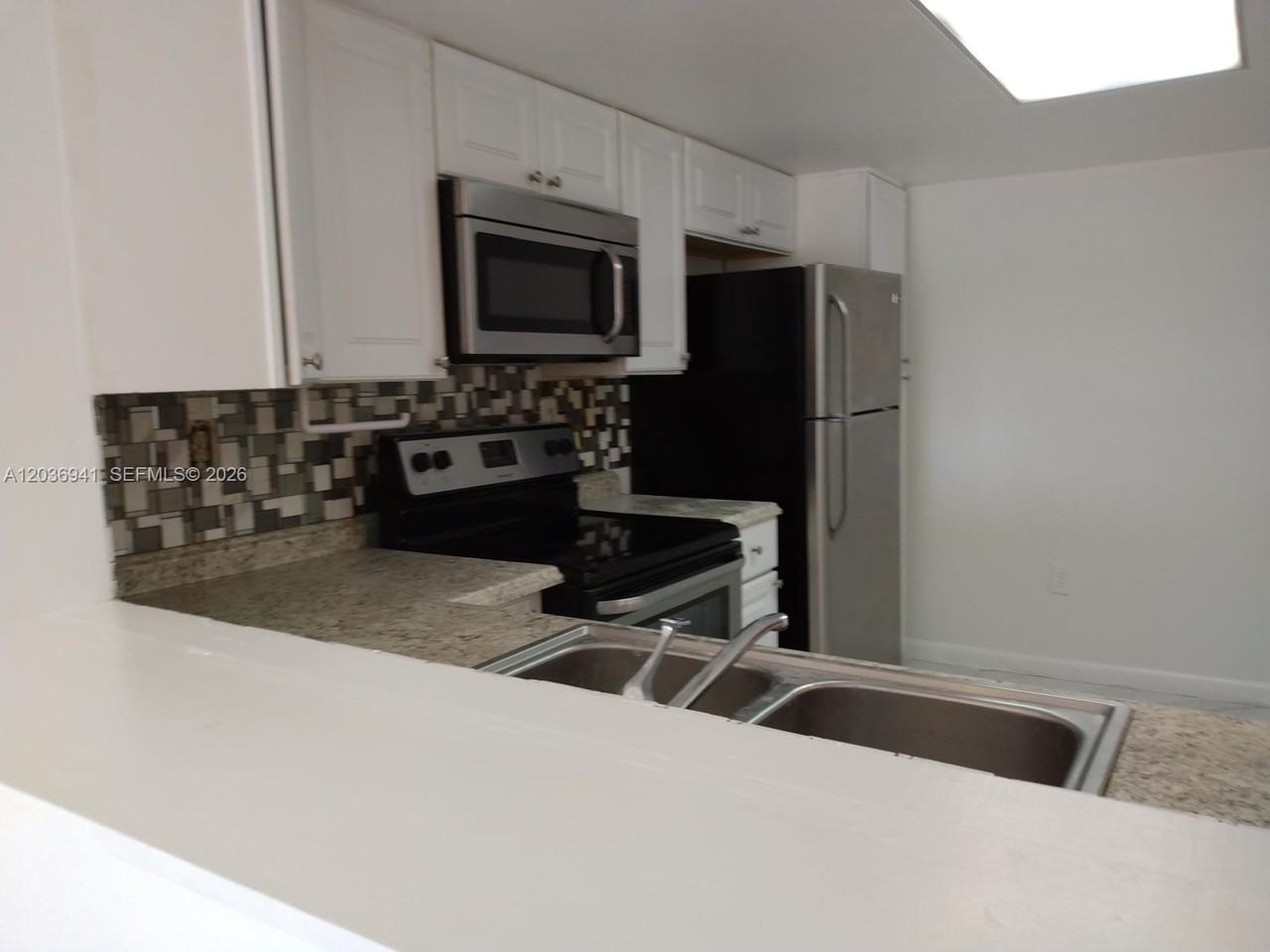 805 Sw 113th Way - Photo 5 of 8