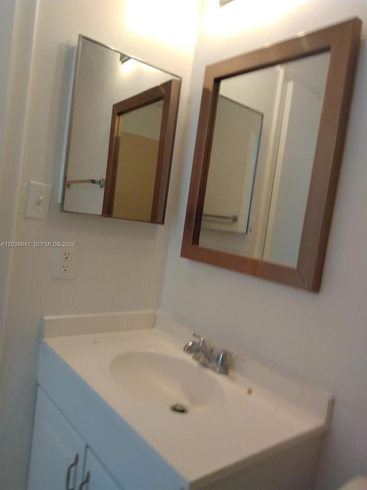 805 Sw 113th Way - Photo 6 of 8