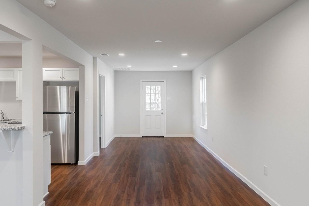 710 W Elm St - Photo 6 of 18