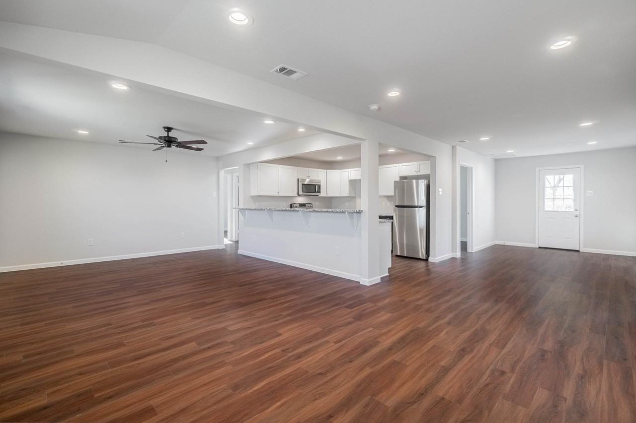 710 W Elm St - Photo 7 of 18
