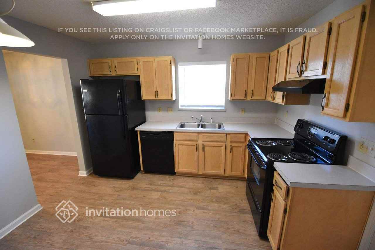 11179 Barbizon Cir E - Photo 3 of 12