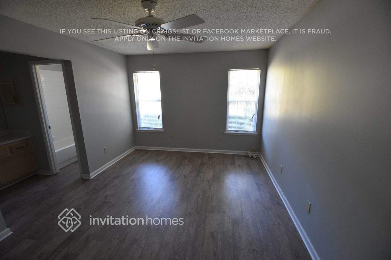 11179 Barbizon Cir E - Photo 5 of 12