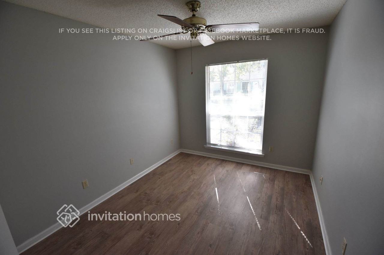 11179 Barbizon Cir E - Photo 6 of 12