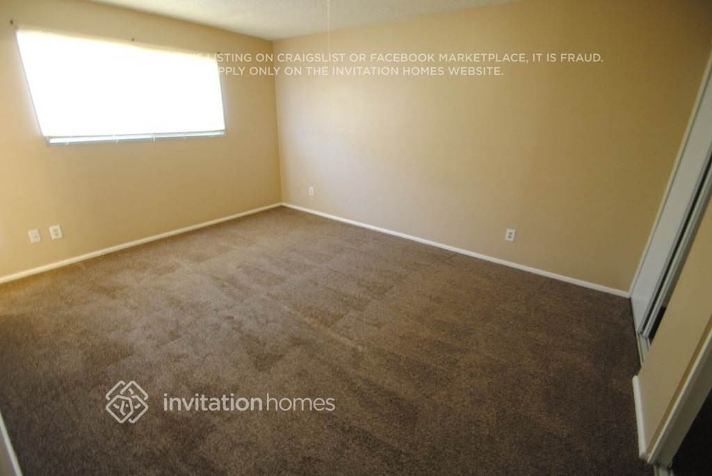 4222 W Denton Ln - Photo 4 of 11
