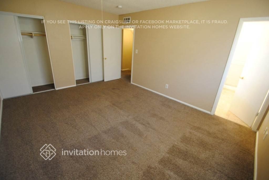 4222 W Denton Ln - Photo 5 of 11