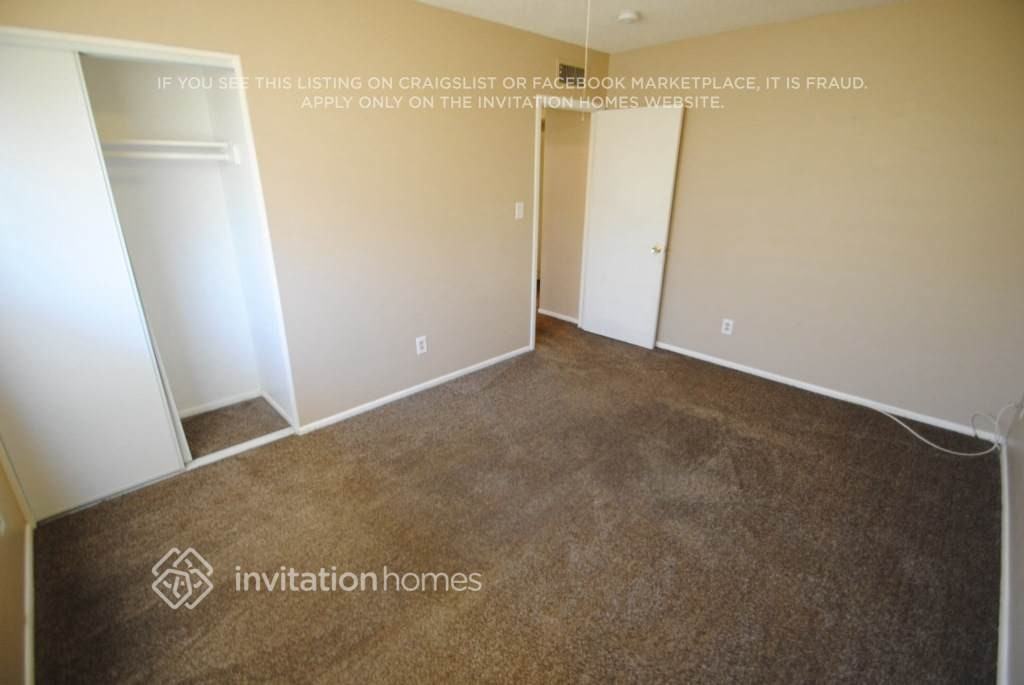 4222 W Denton Ln - Photo 6 of 11