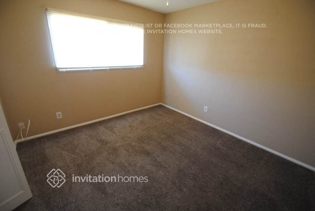 4222 W Denton Ln - Photo 7 of 11
