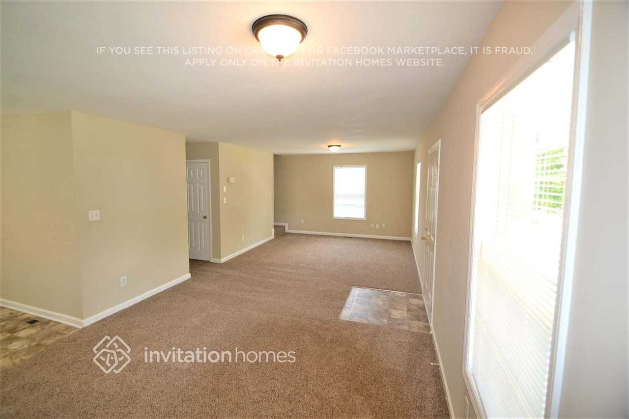 427 Katonah Ave - Photo 2 of 9
