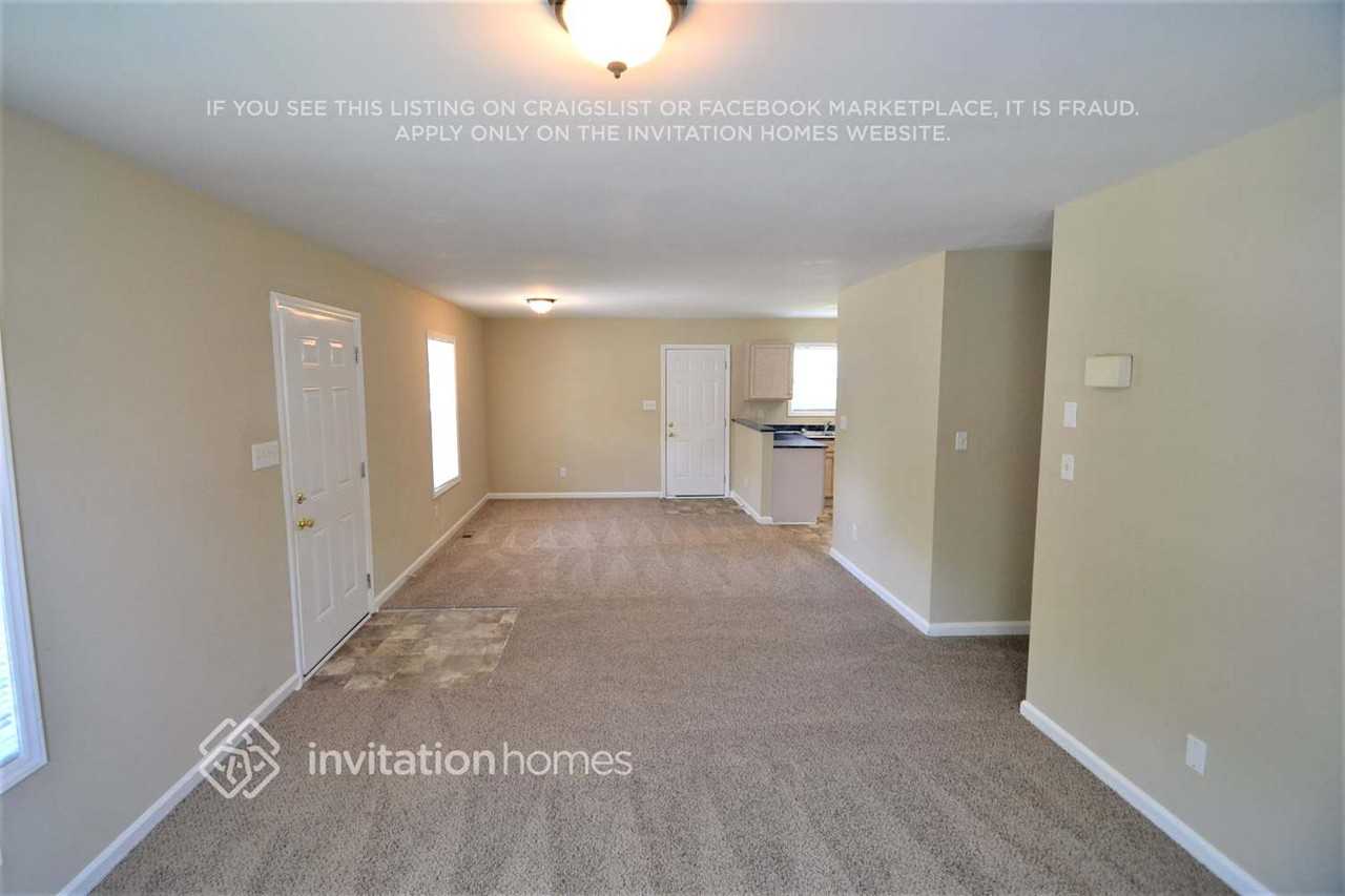 427 Katonah Ave - Photo 3 of 9
