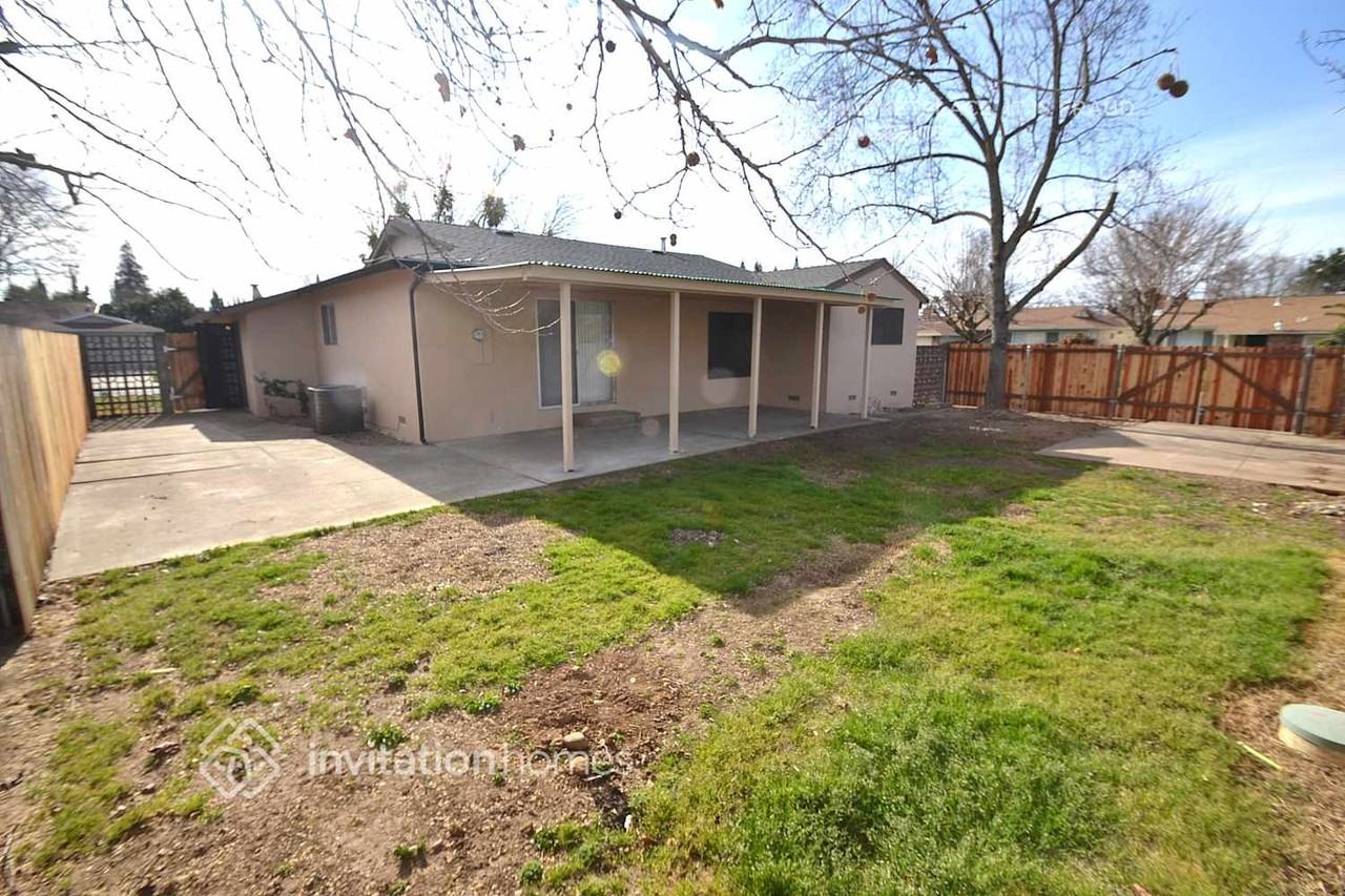 10601 Viani Way - Photo 4 of 5