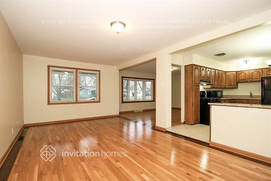 18829 Greenbay Ave - Photo 4 of 12