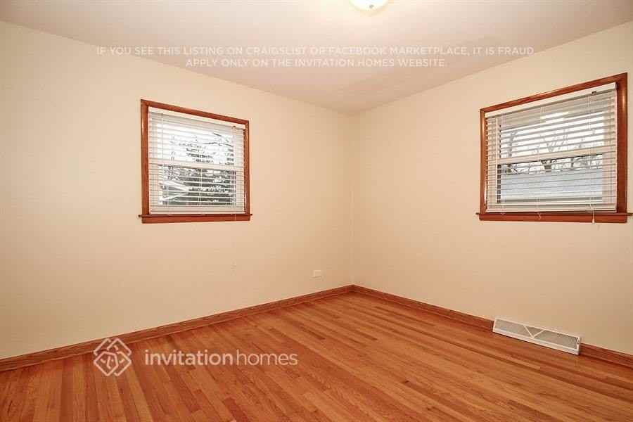 18829 Greenbay Ave - Photo 6 of 12
