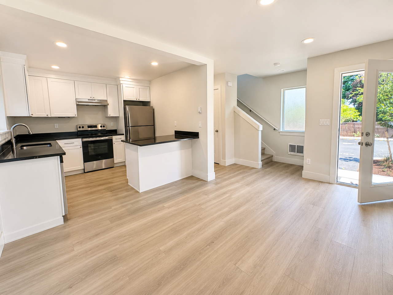 18852 Se Mildred St #18852 - Photo 3 of 24