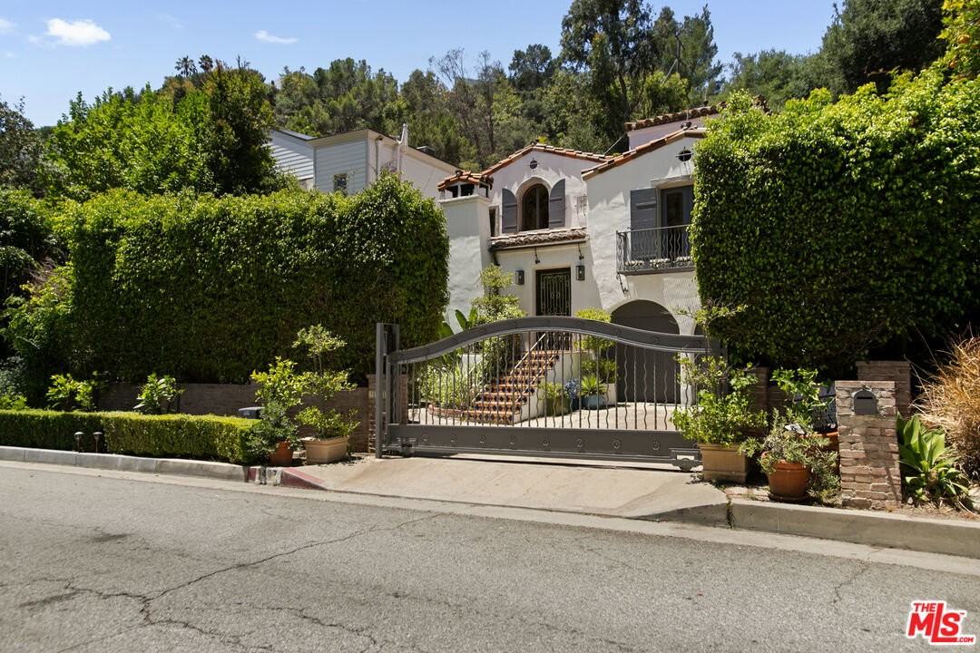 1407 N Beverly Dr - Photo 4 of 8