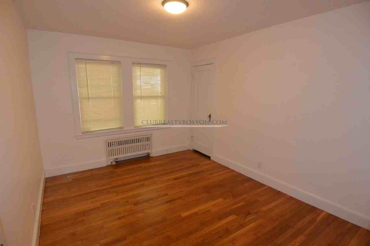 33 Wiltshire Rd #1 - Photo 2 of 11