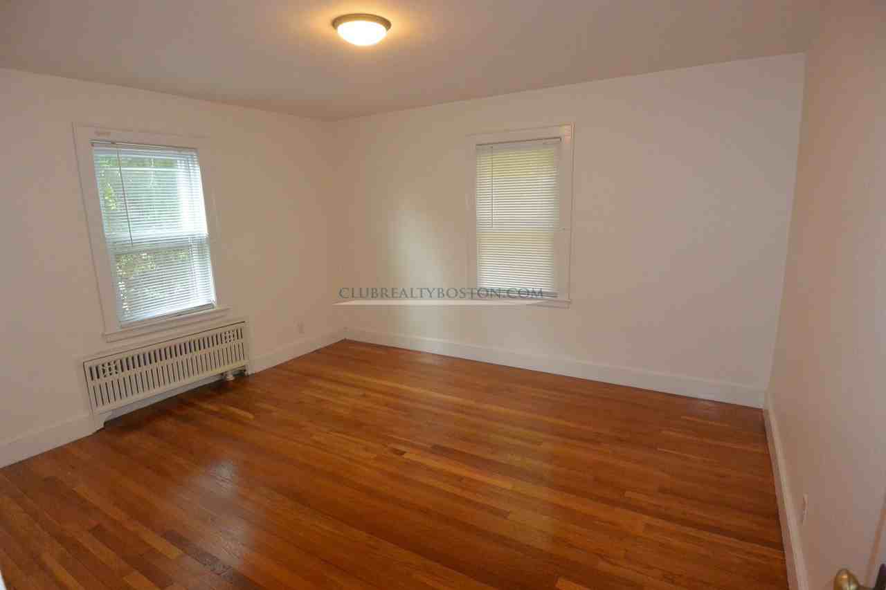 33 Wiltshire Rd #1 - Photo 3 of 11