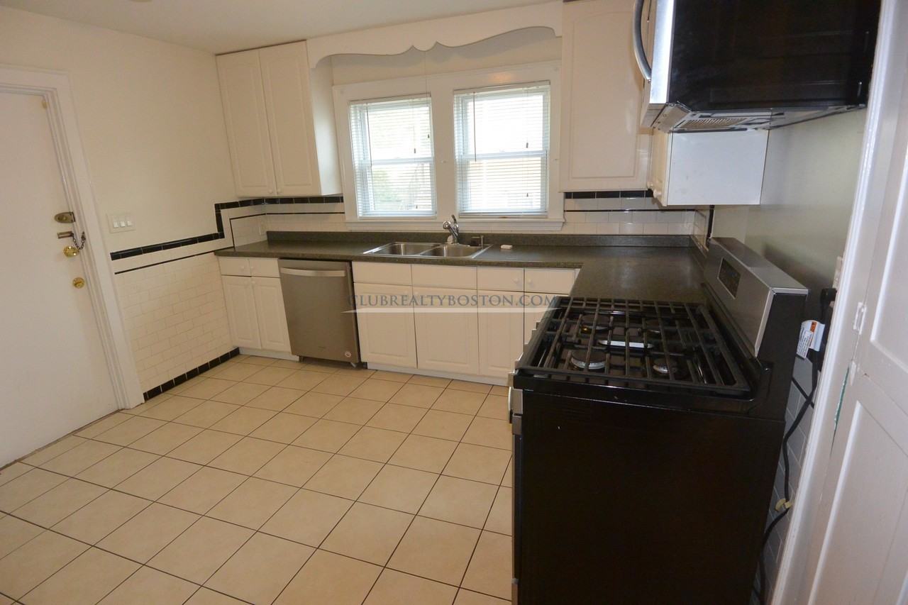 33 Wiltshire Rd #1 - Photo 4 of 11