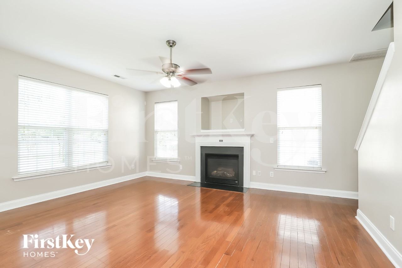 3741 Georgia Pond Ln - Photo 4 of 19