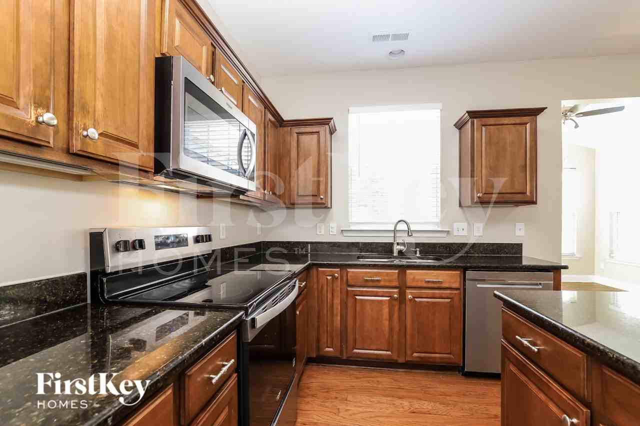3741 Georgia Pond Ln - Photo 6 of 19