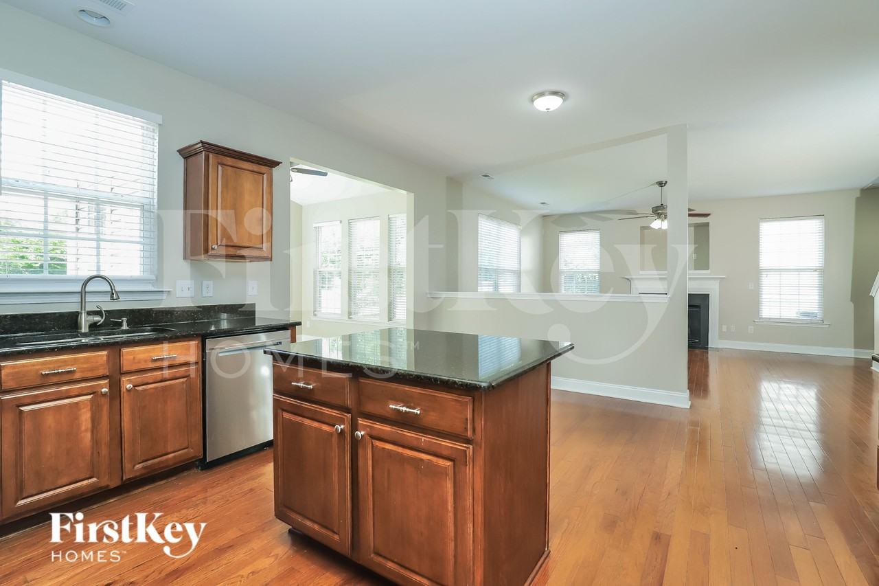 3741 Georgia Pond Ln - Photo 7 of 19
