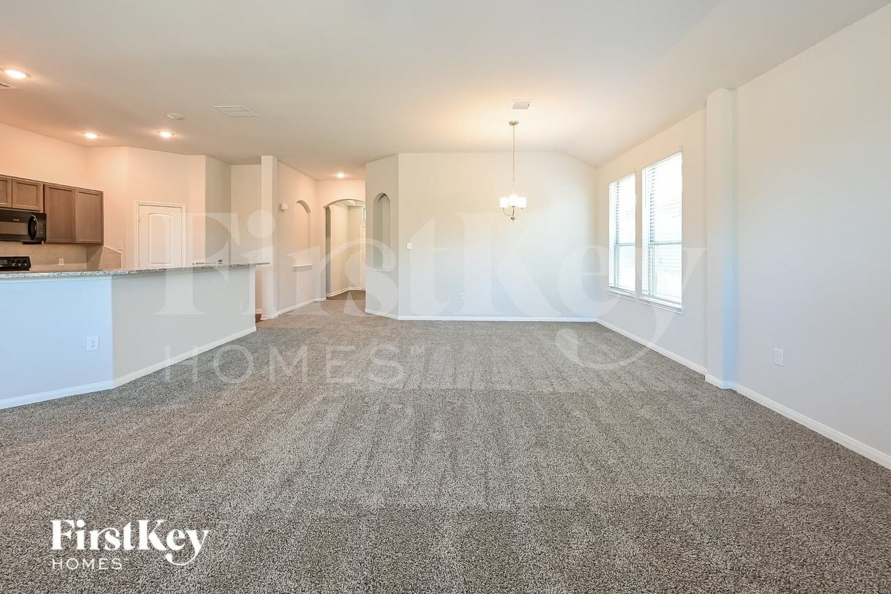 14785 Country Club Dr - Photo 4 of 15