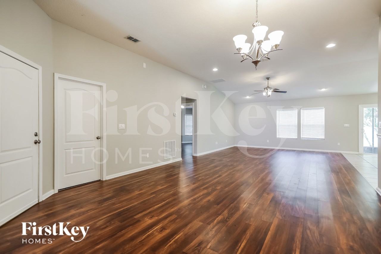 344 Sunshine Dr - Photo 5 of 16