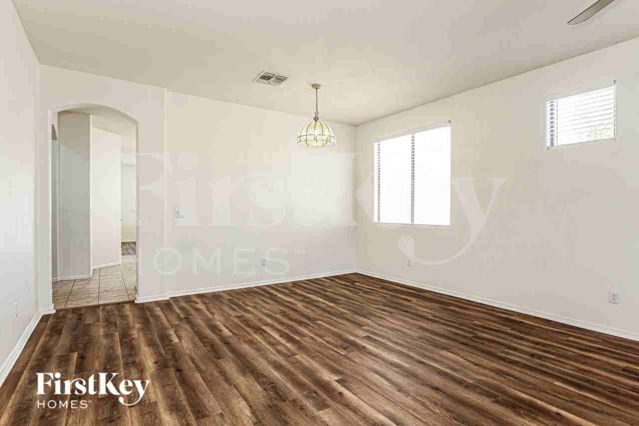 2715 E Carson Rd - Photo 2 of 19