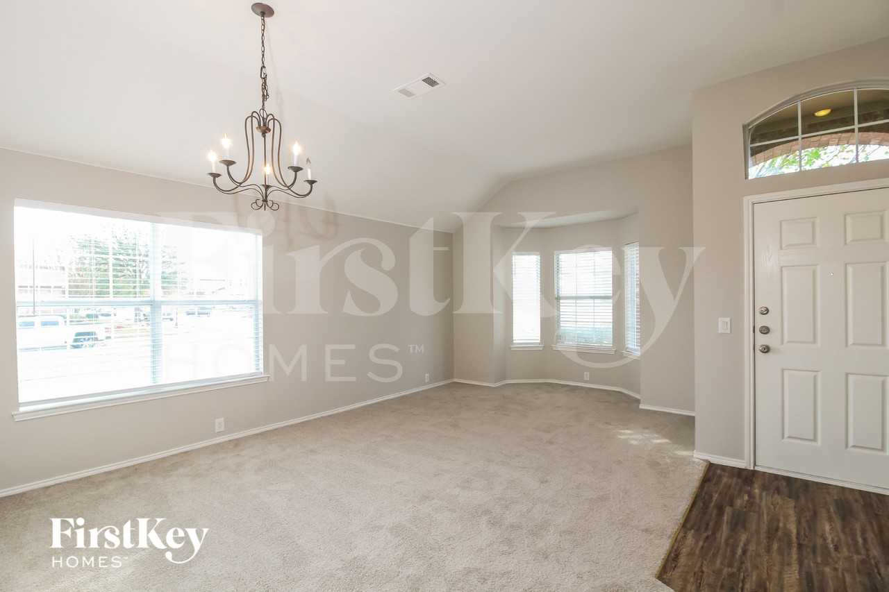 8749 Sagebrush Trl - Photo 4 of 15
