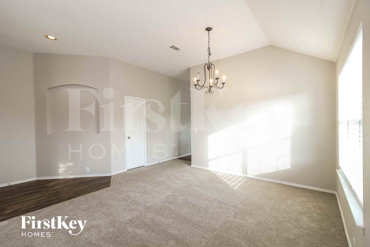 8749 Sagebrush Trl - Photo 5 of 15