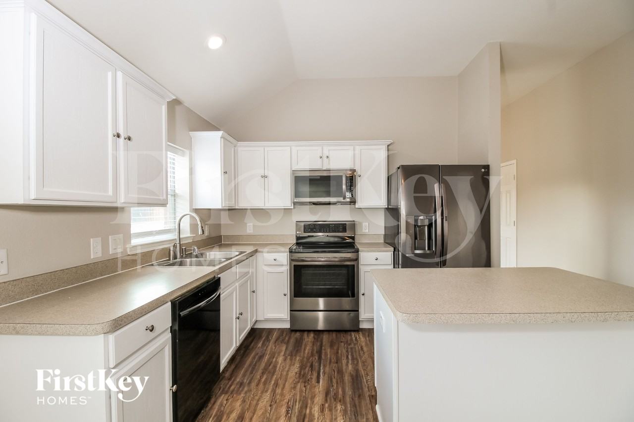 8749 Sagebrush Trl - Photo 7 of 15