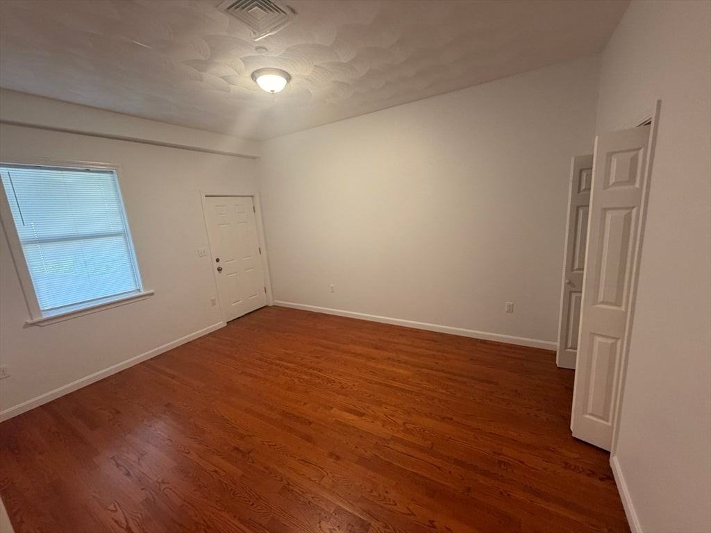 35 Cherry St - Photo 5 of 7