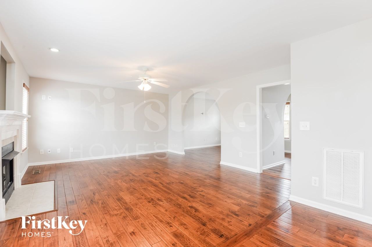 6698 Knob Hill Ct - Photo 7 of 15