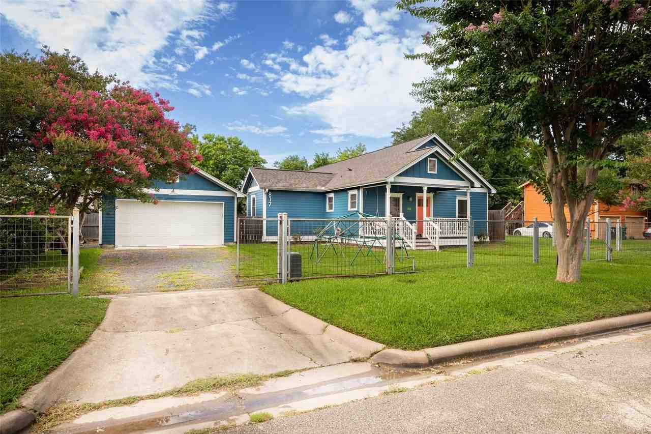 817 Gale St - Photo 2 of 30