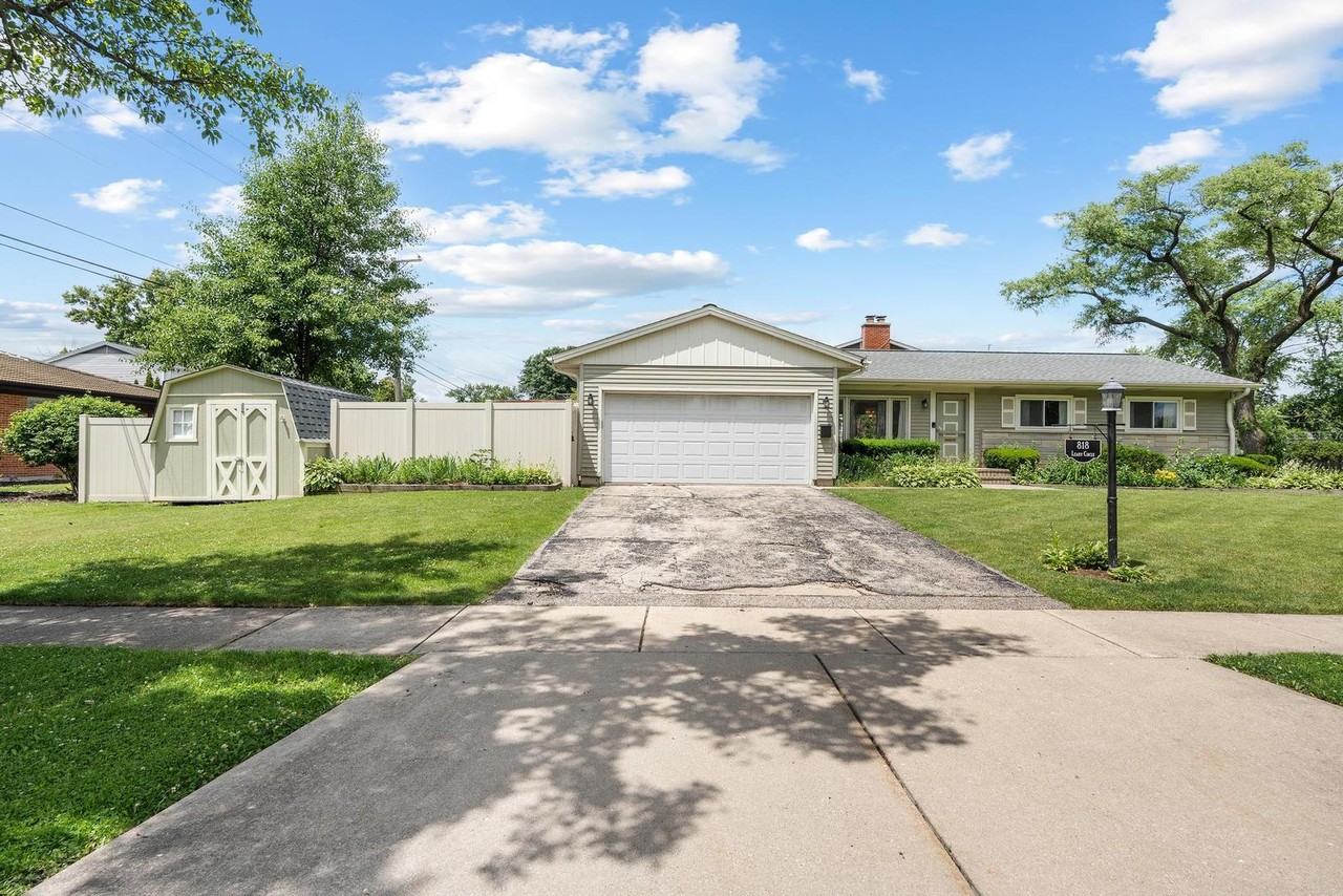 818 Leahy Cir - Photo 2 of 32